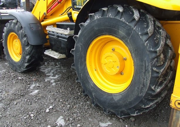 JCB 3CX Contractor EC z roku 2006. — zdjęcie 5