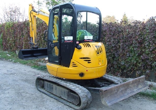 MINI KOPARKA JCB 8030 ZTS z roku 2006 — zdjęcie 1