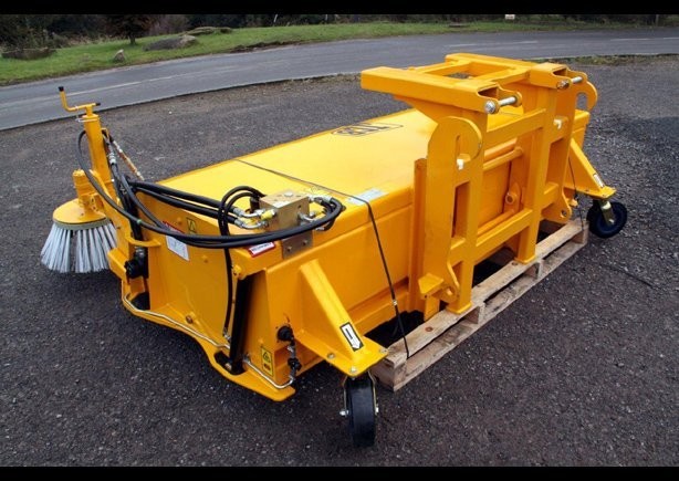 Zamiatarka JCB 240 SC — zdjęcie 3