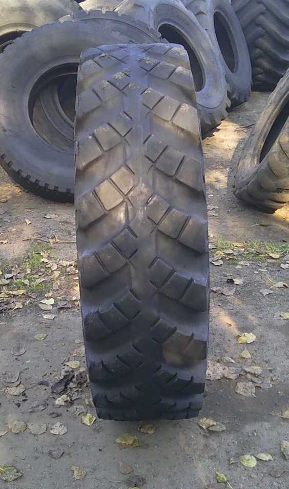 (G721) Opona 14.00 R20 Stomil — zdjęcie 1