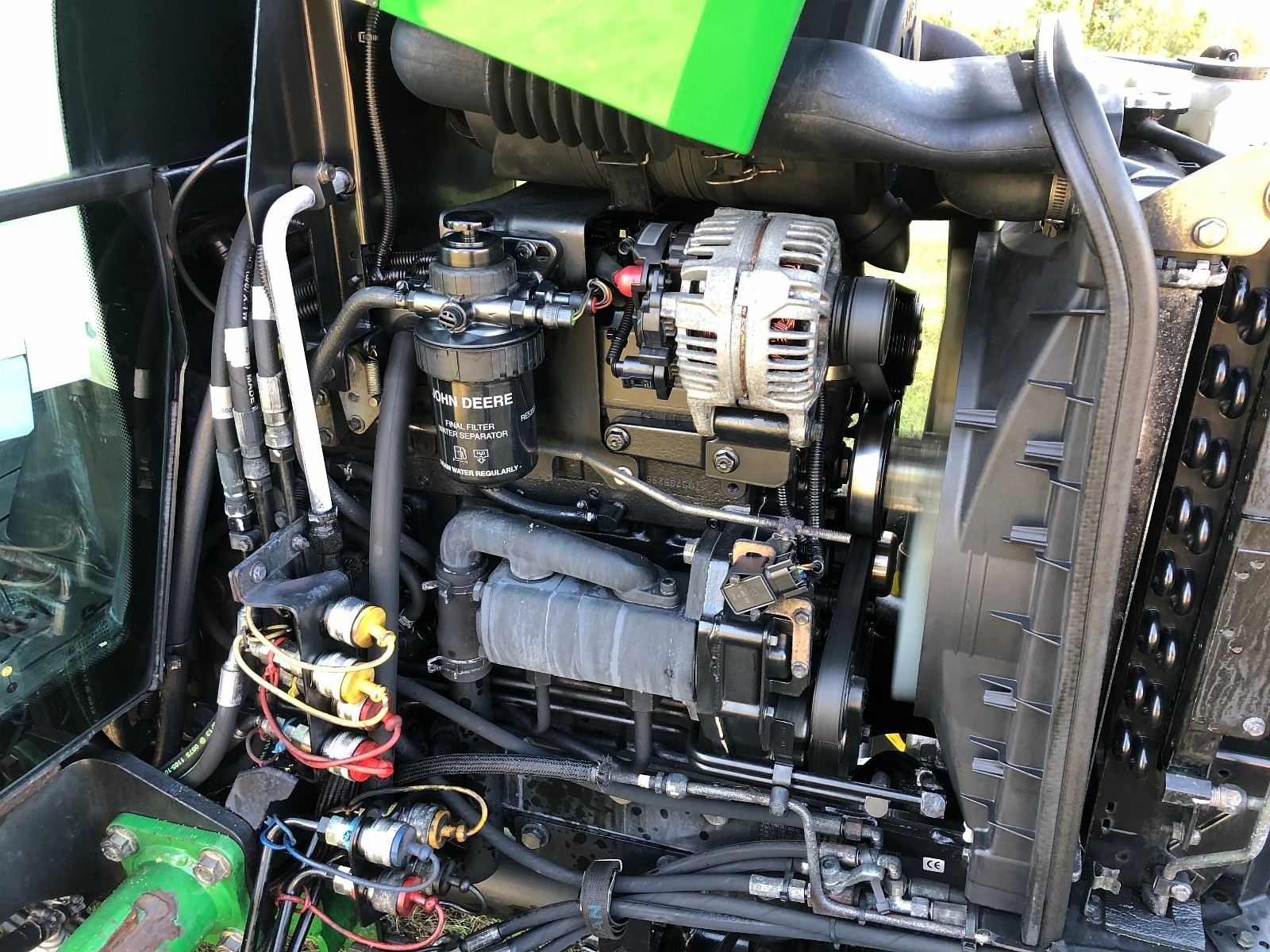 john deere 4720 4x4 kompaktowy ciągnik — zdjęcie 5