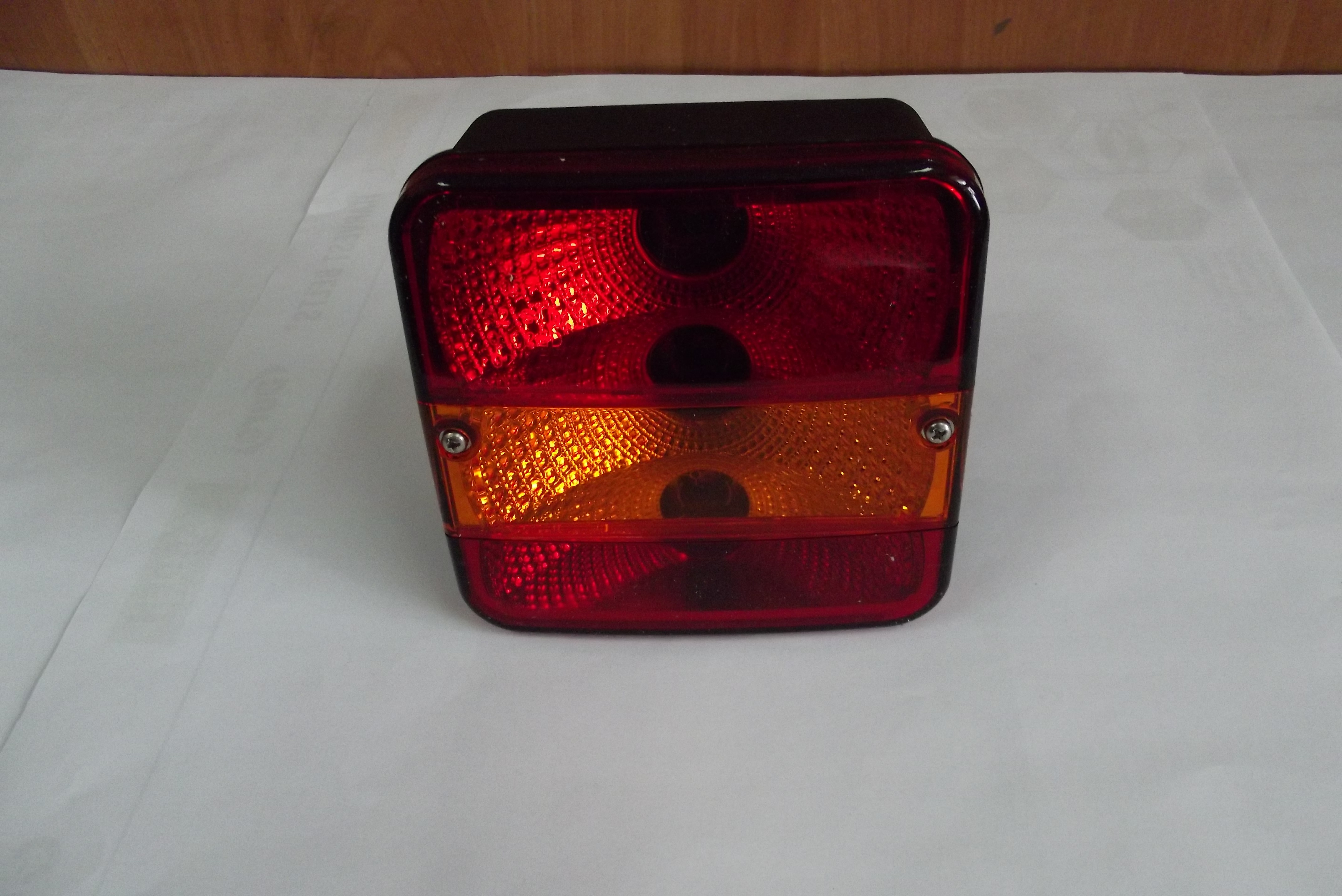 Lampa tylna zespolona  Zetor, Ursus, Farmtrac, Class. . — zdjęcie 1