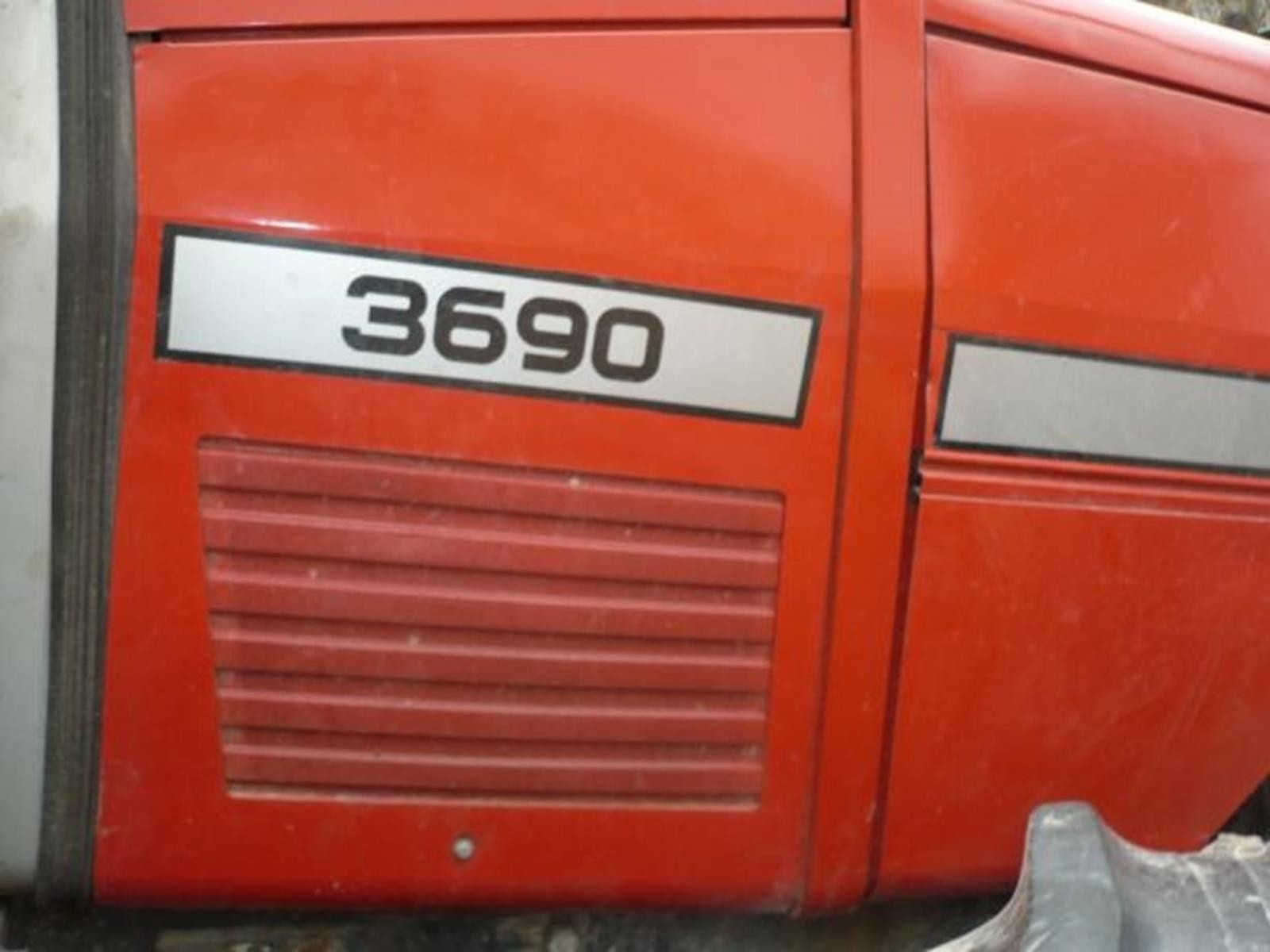 Osłona,maska silnika Massey Ferguson 3635, 3645, 3655, 3670,3680,  — zdjęcie 2
