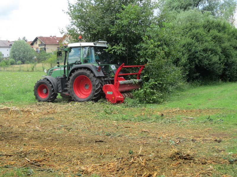 Rozdrabniacz bijakowy/karczownik INO Forst