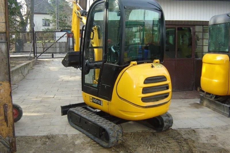 WYPRZEDAŻ-----JCB ROZSUWANE GĄSIENICE-----JCB 8018 — zdjęcie 1