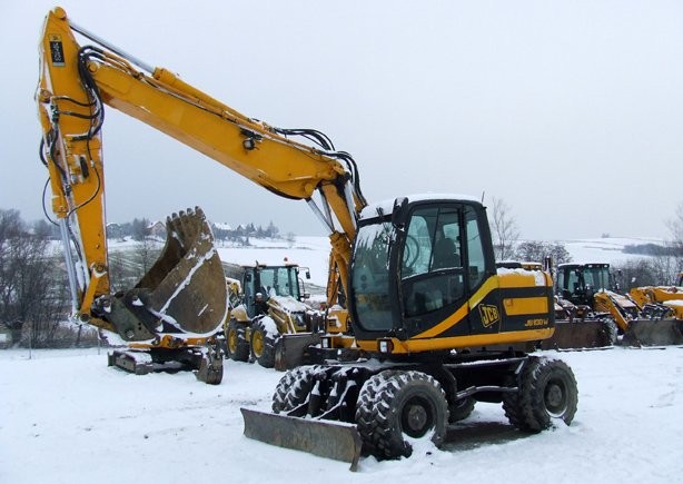 Koparka kołowa JCB JS 130W z roku 2003 — zdjęcie 1