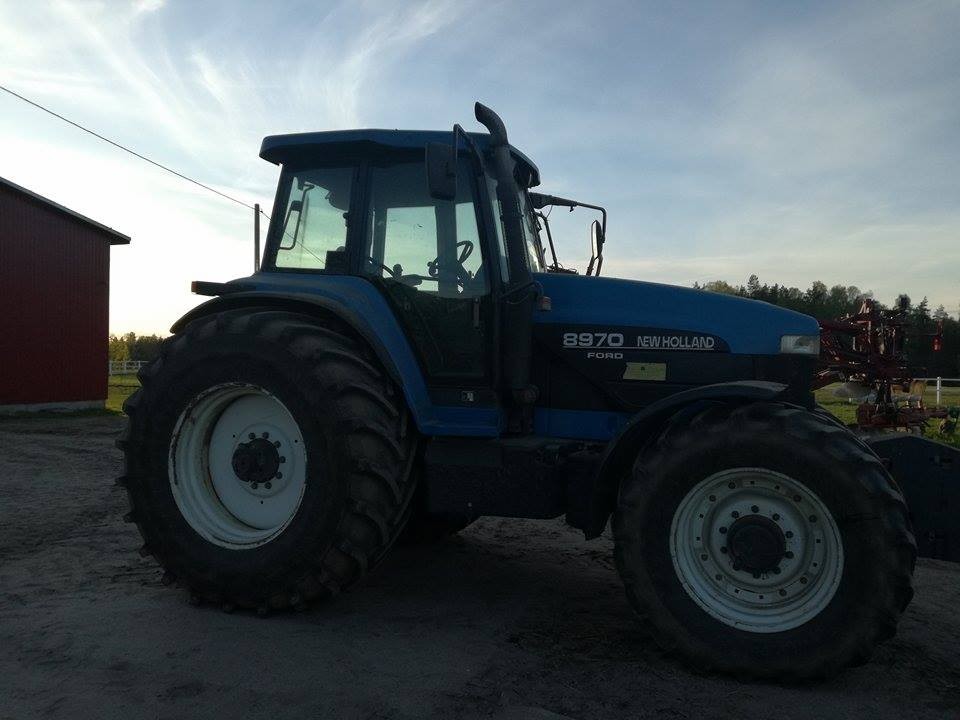 Ciągnik New Holland — zdjęcie 1