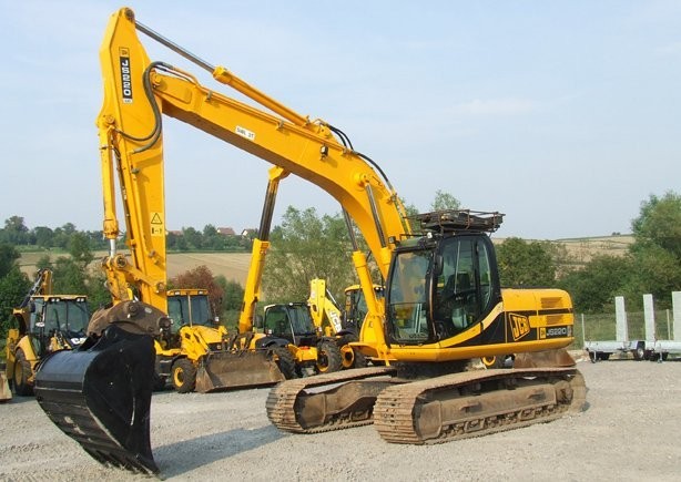 JCB JS 220LC z roku 2006/