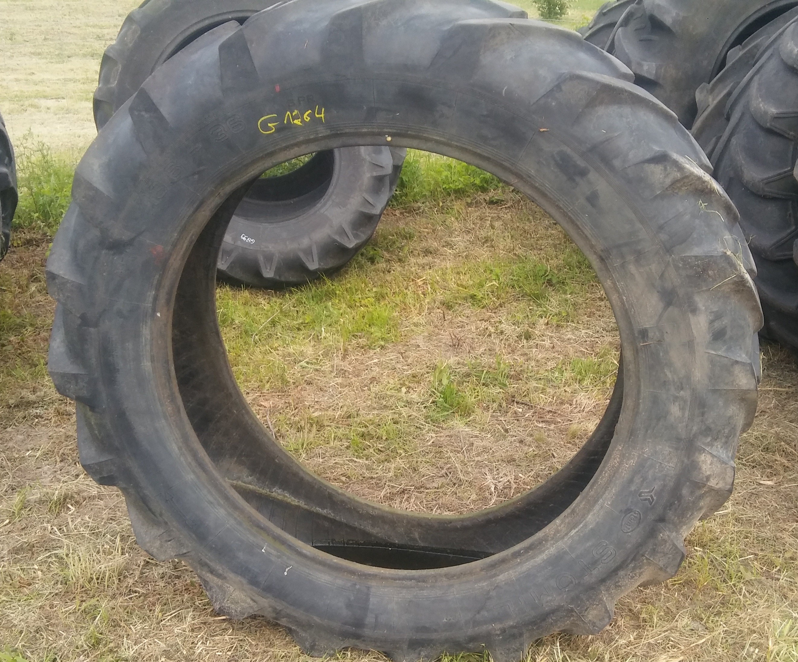 (G1264) Opona 13.6-36  Stomil — zdjęcie 2