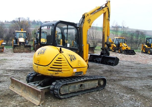 minikoparka 6 ton JCB 8060 z roku 2004 — zdjęcie 4