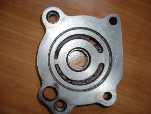 Obudowa pompy Case Mx 80,MX 90,MX 100,MX 110,MX 120,MX 130,MX 135, — zdjęcie 1