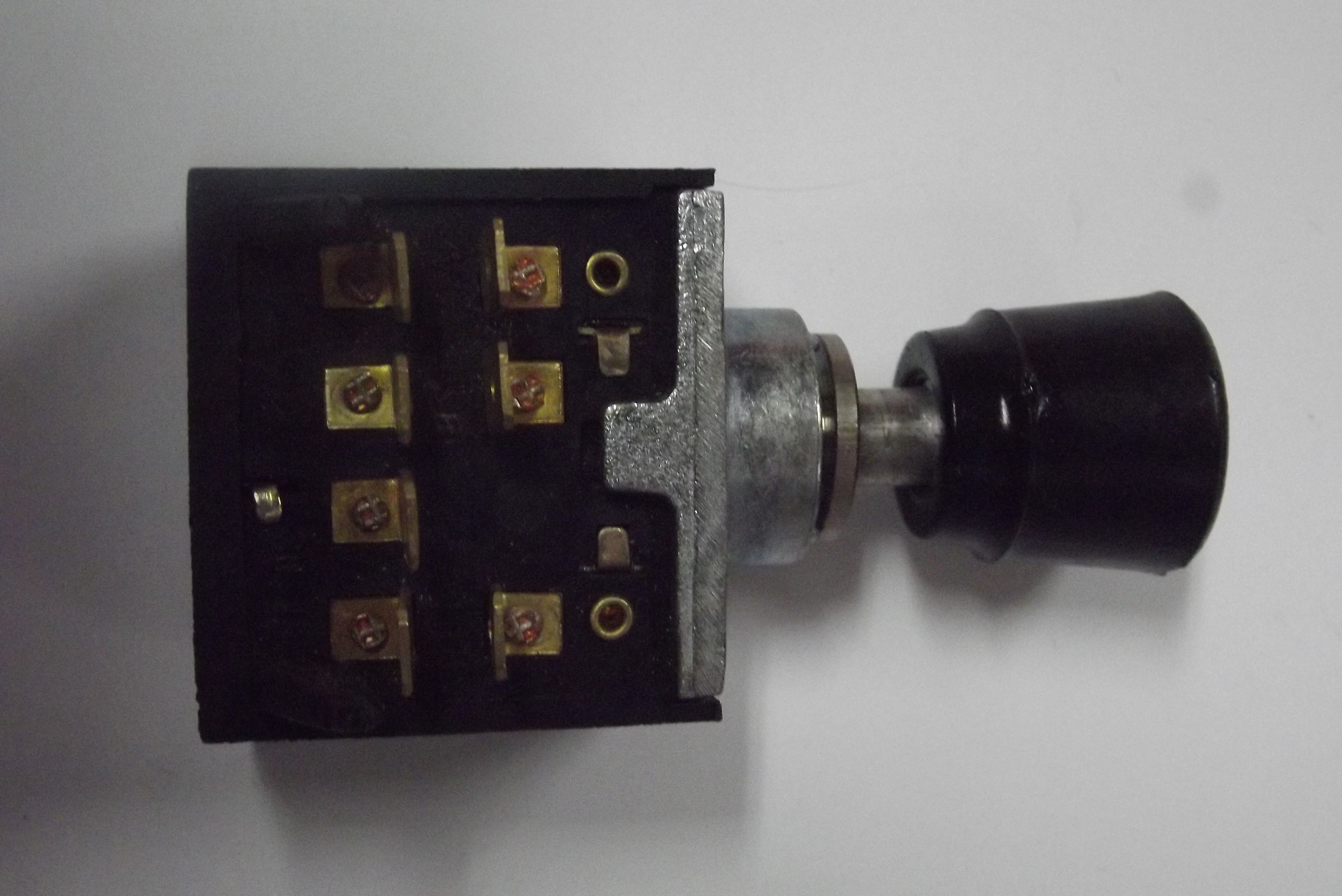 Włącznik świateł awaryjnych MF-3/MF 255/ URSUS 3512 — zdjęcie 2