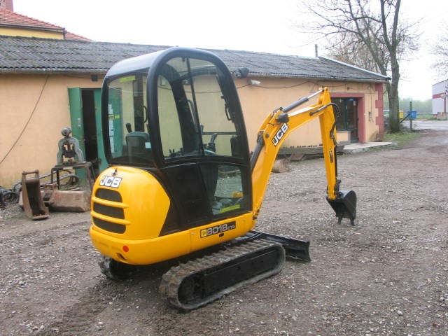 JCB 8018 CTS z 2012 roku - 2 sztuki, jak nowe — zdjęcie 5