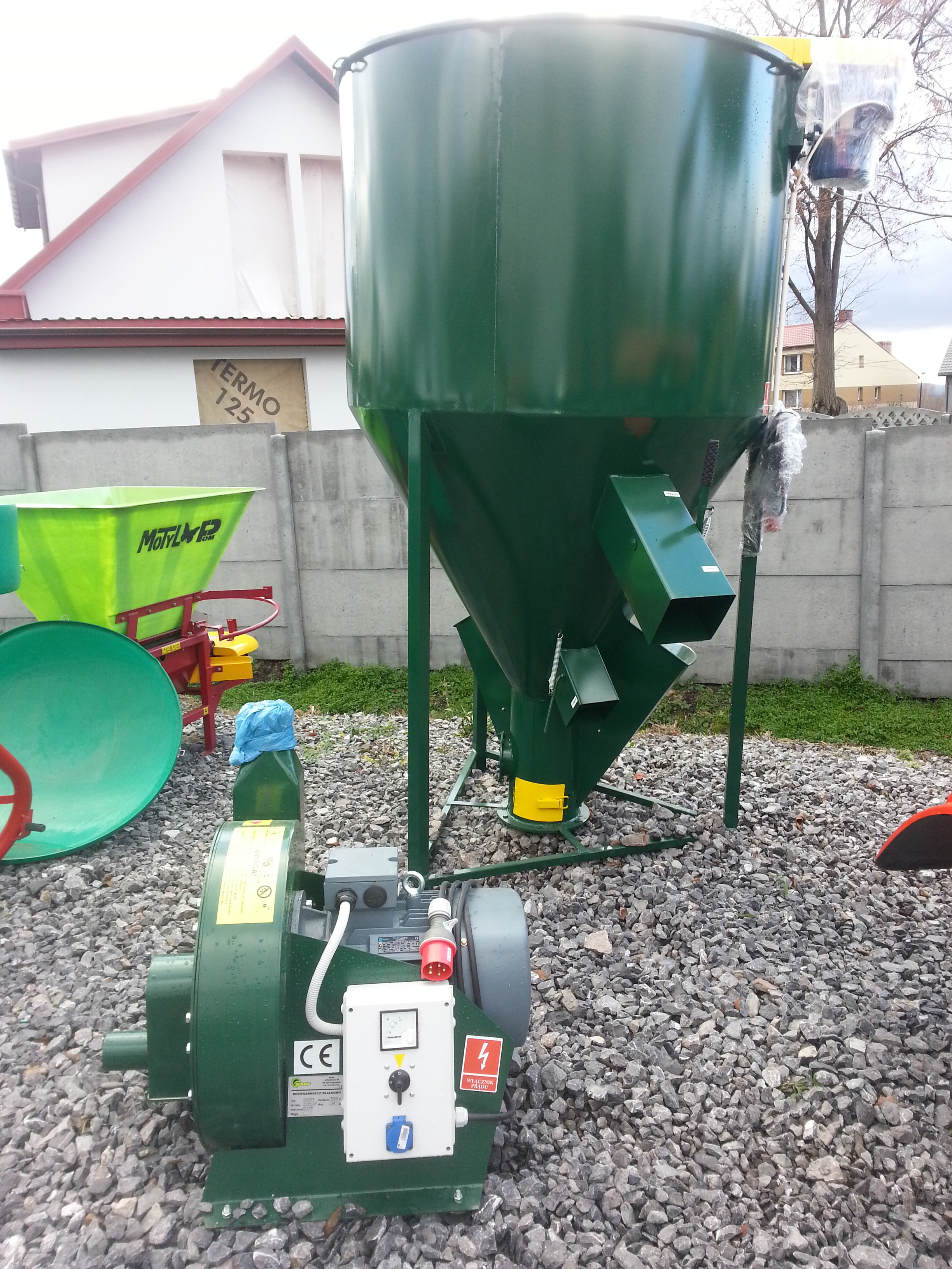 Mieszalniki Pasz sypkich ADRAF 1000kg NOWY — zdjęcie 2