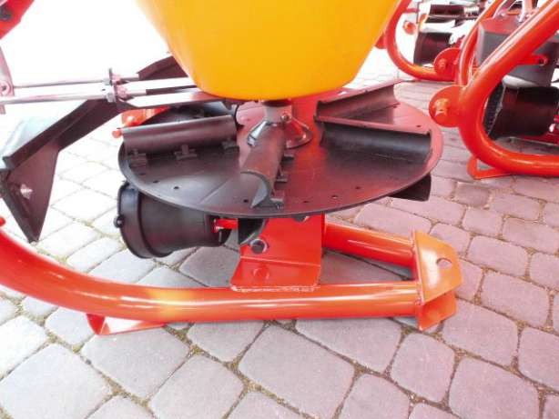 Rozsiewacz 200 L mini traktor C-330 MF Kubota yanmar iseki  — zdjęcie 3