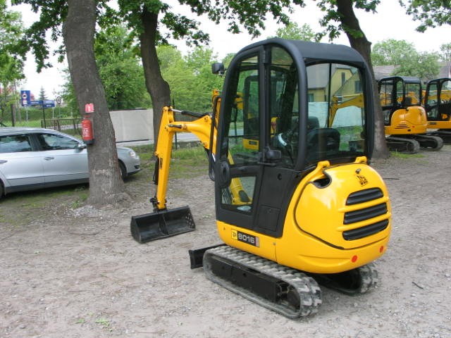 Sprzedam minikoparkę JCB 8016 z 2007 i 2008 roku — zdjęcie 2