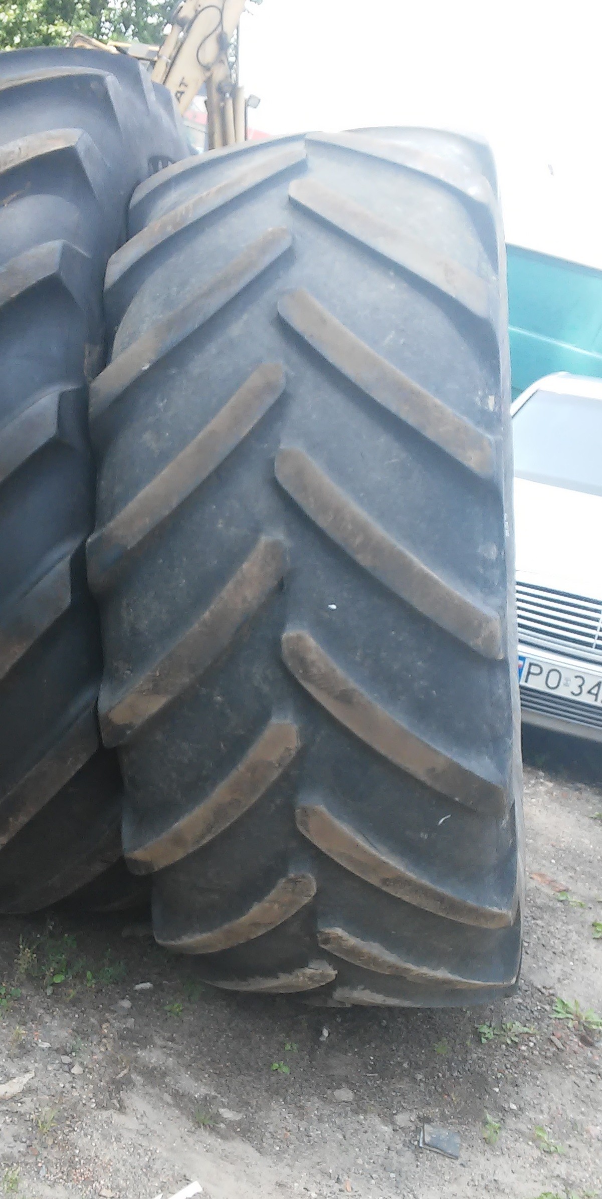 (G1018) Opona 710/70 R42 Michelin XM128  — zdjęcie 1