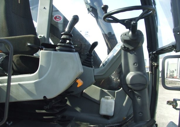 Koparka kołowa Mecalac 12 MTX z roku 2009 — zdjęcie 3