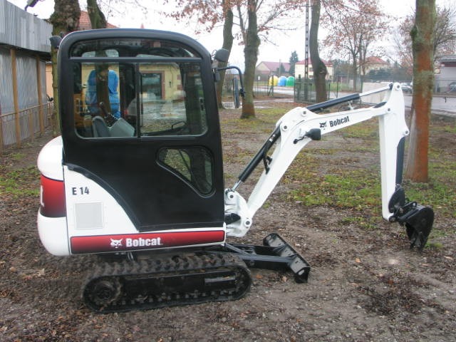 Mini koparka Bobcat E14 z 2012 roku - sprzedam — zdjęcie 1