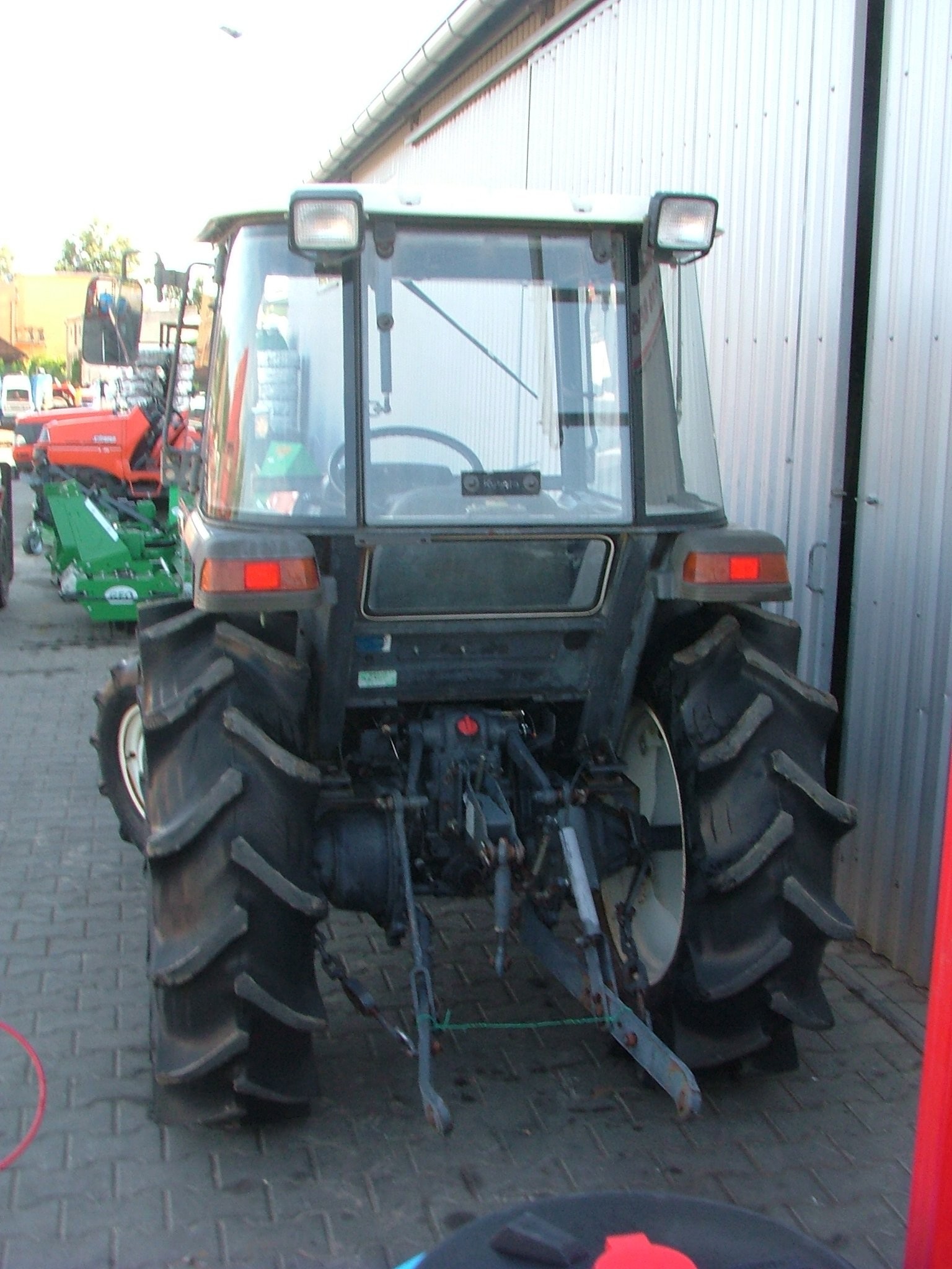 Mini traktorek Kubota Gl-29 z kabiną — zdjęcie 5