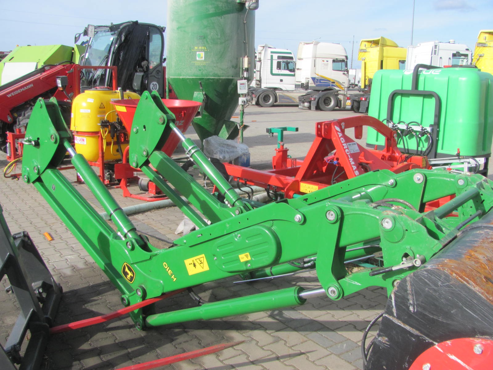 Ładowacz czołowy John Deere H310 2015r. — zdjęcie 1