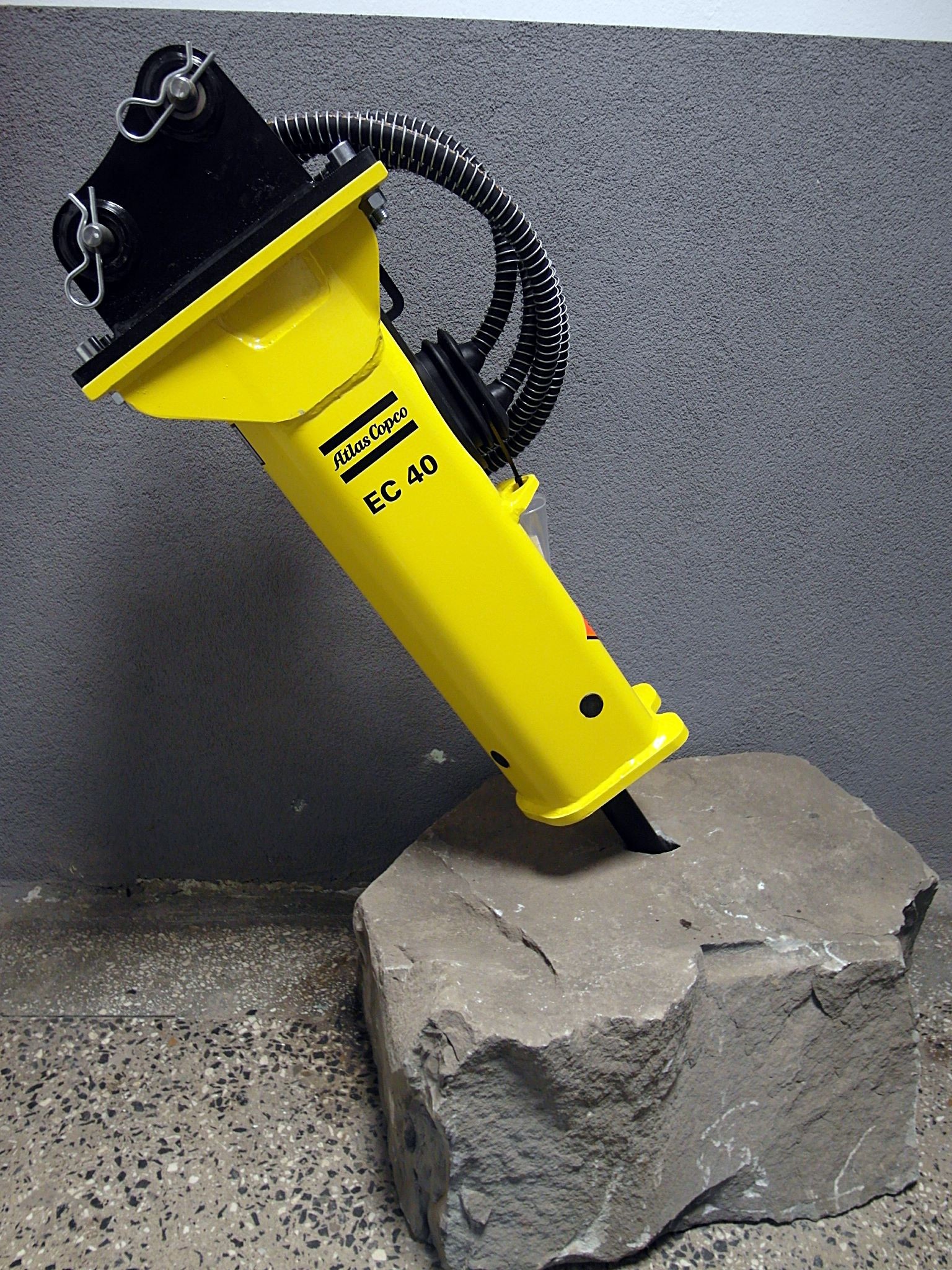 Młot hydrauliczny 100 kg Atlas Copco EC 40T do minikoparki — zdjęcie 6