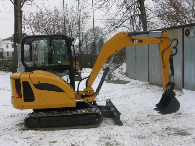 CAT 3025C z 2008 roku — zdjęcie 2