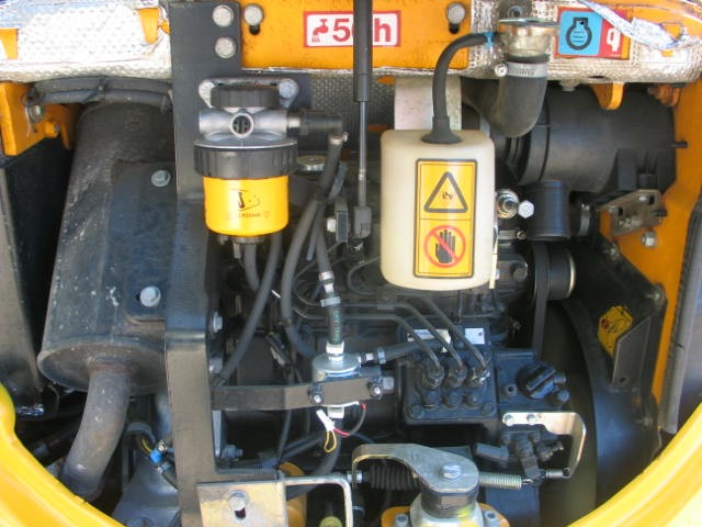 JCB 8025zts z 2010 roku - dwie sztuki do wyboru — zdjęcie 8