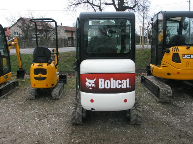 Bobcat E16 z 2013 roku - stan idealny — zdjęcie 7