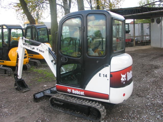 Bobcat E14 z 2010 roku - super stan — zdjęcie 3