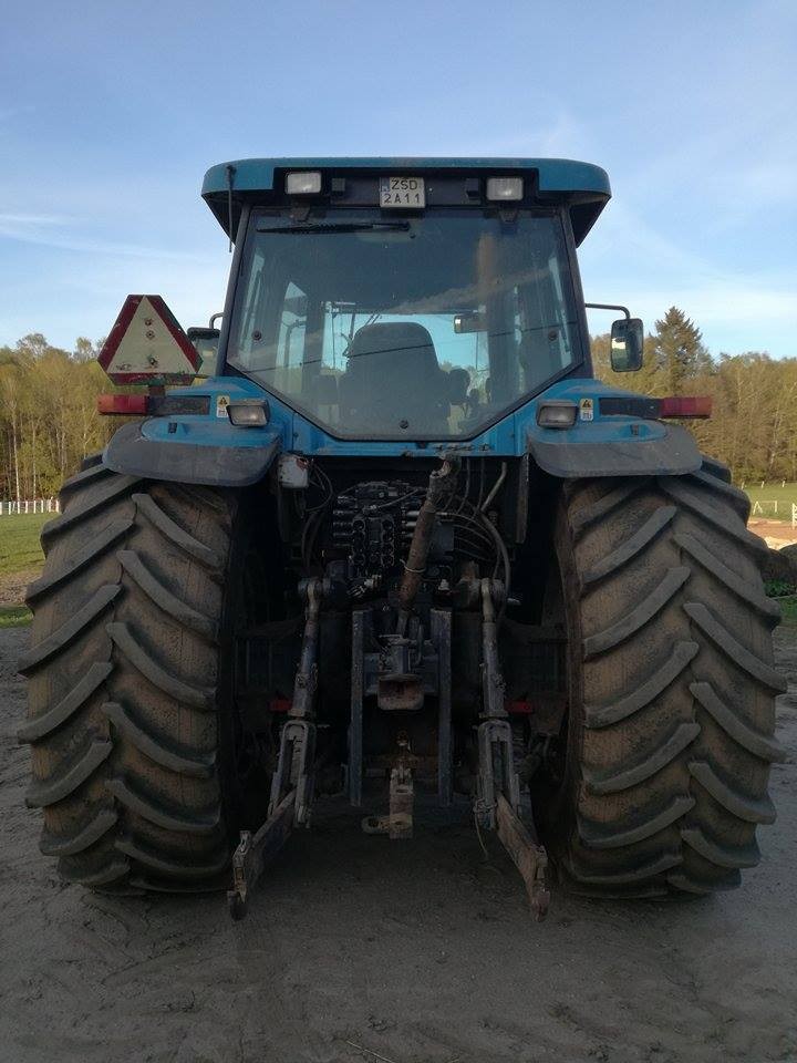 Ciągnik New Holland — zdjęcie 2