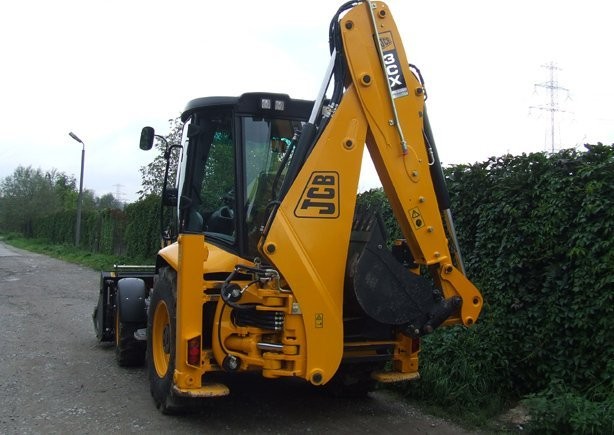Koparko Ładowarka JCB 3CX z roku 2010 — zdjęcie 3