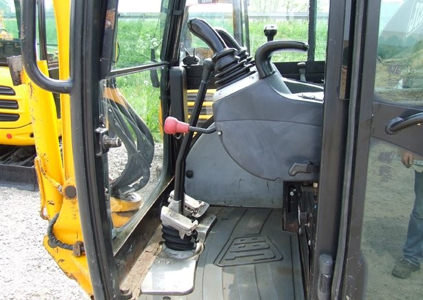 Minikoparka JCB 8025 ZTS z roku 2008 — zdjęcie 4