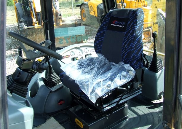 koparko ładowarka Komatsu WB 97s z roku 2006.... — zdjęcie 4