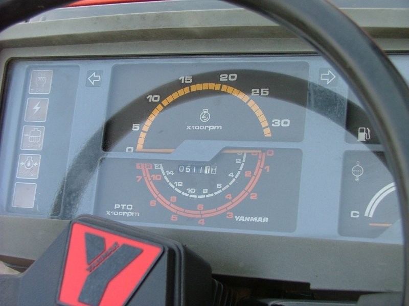 Mini traktorek Yanmar F145, 14,5KM, 4x4 — zdjęcie 6