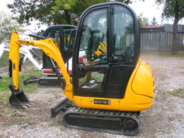 Minikoparka JCB 8016 z 2010 roku - sprzedam — zdjęcie 1