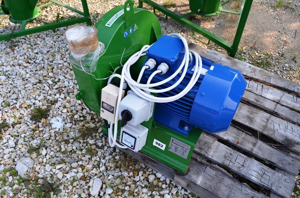 Śrutownik bijakowy ssąco-tłoczący M-Rol H122 — zdjęcie 3