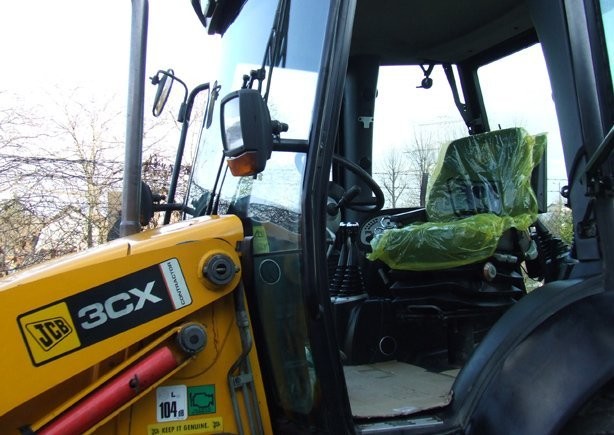 JCB 3CX CONTRACTOR z roku 2004 — zdjęcie 1