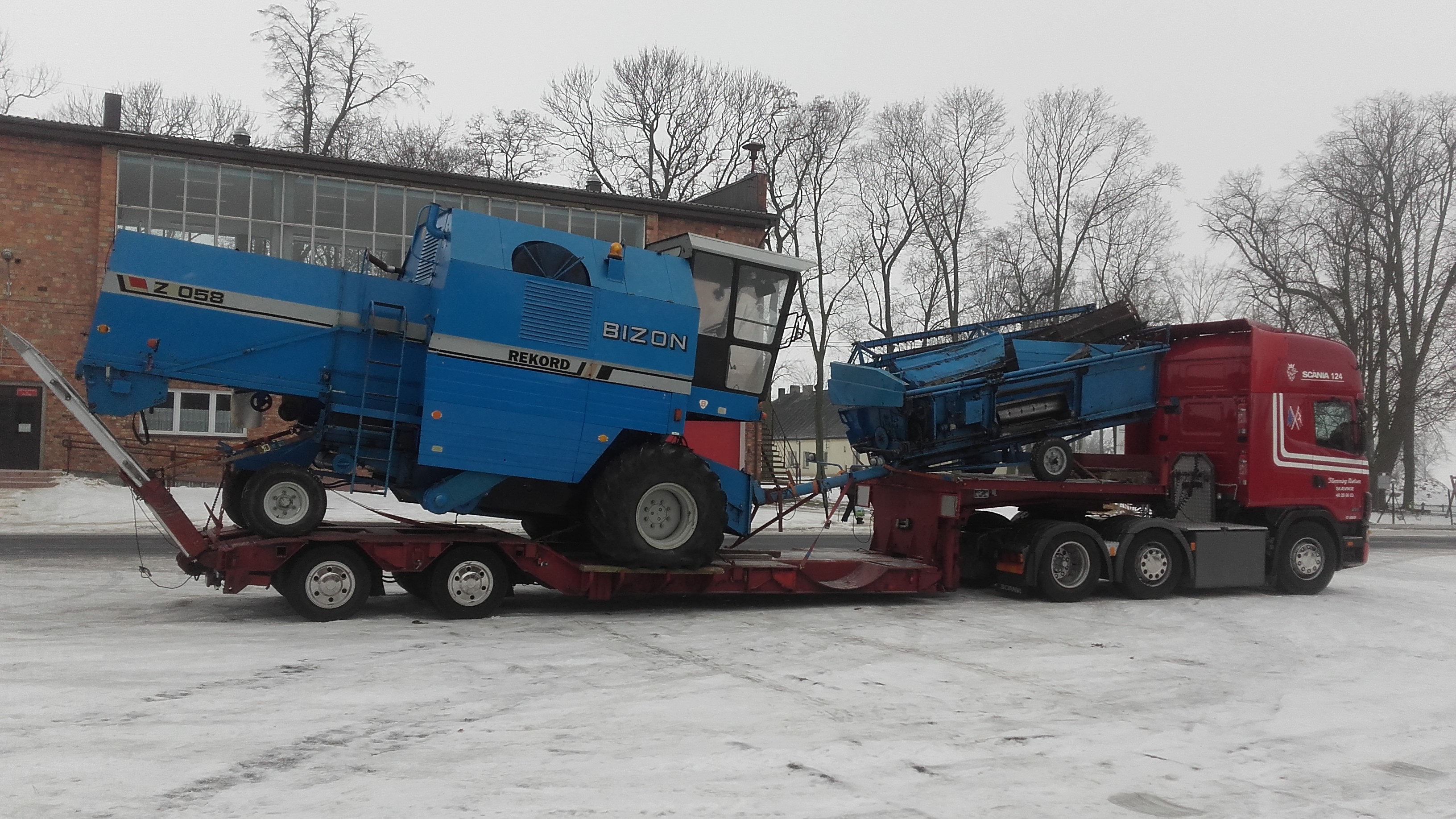 Transport kombajnów sieczkarni maszyn Claas Fent MF Holland Bizon — zdjęcie 2