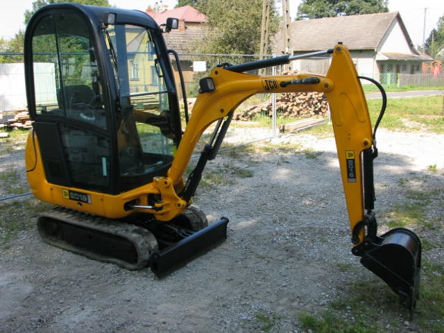 Sprzedam minikoparkę JCB 8016 - 2008 rok — zdjęcie 4