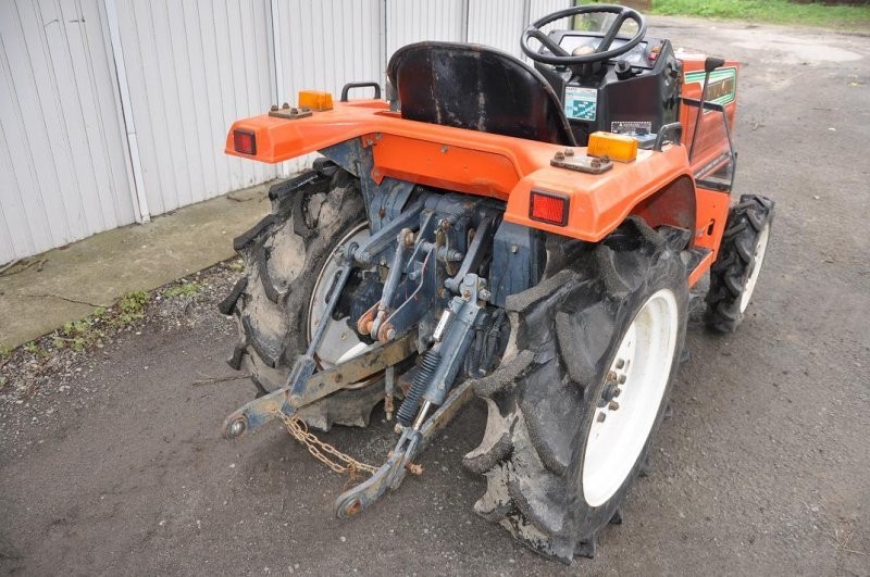 Traktorek Hinomoto N179D 4x4 18PS — zdjęcie 1