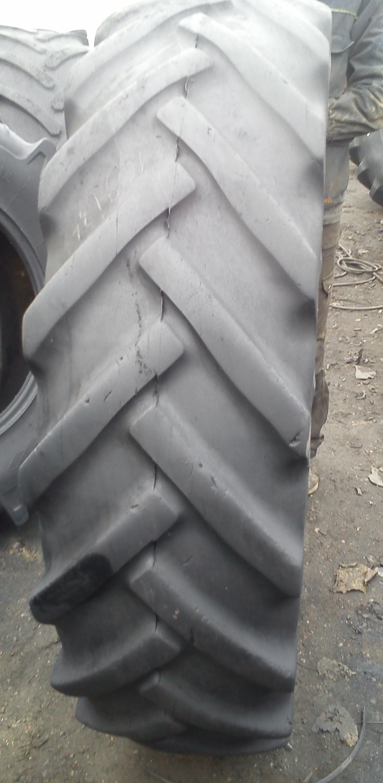 (G911) Opona 16.9/14-34 Goodyear  — zdjęcie 1