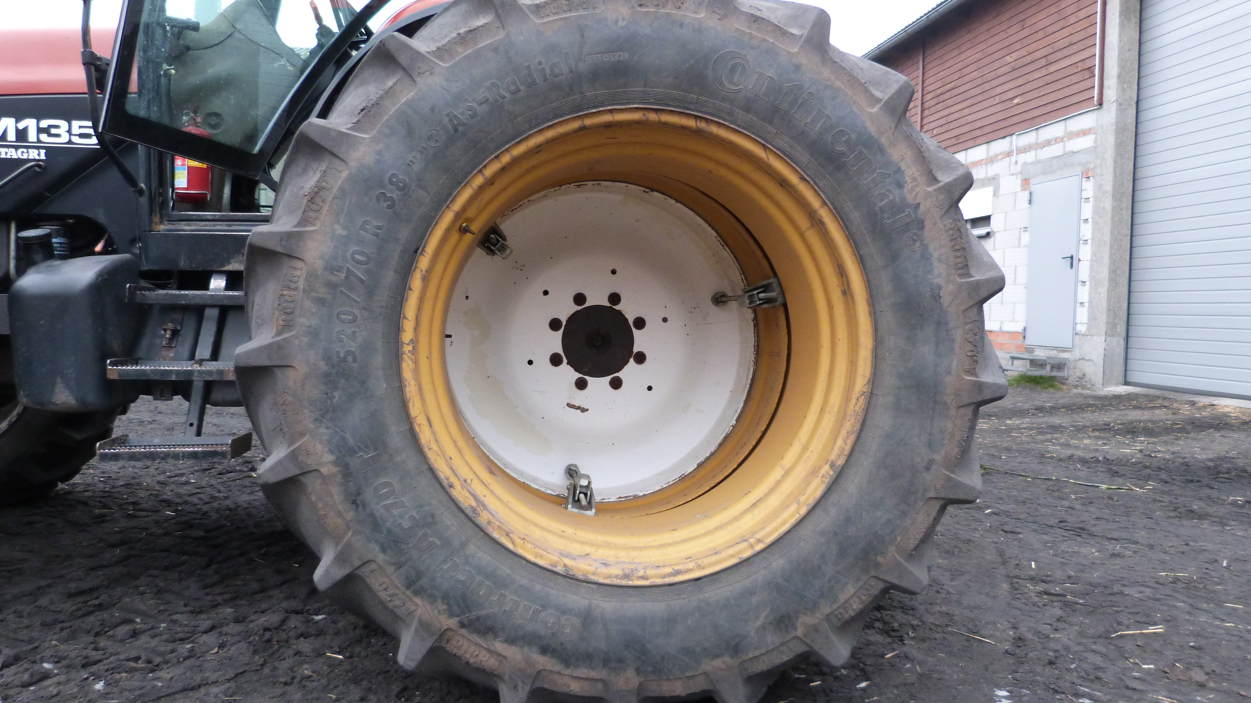 New Holland M135 - bliźniacze koła, nowy przedni TUZ — zdjęcie 3