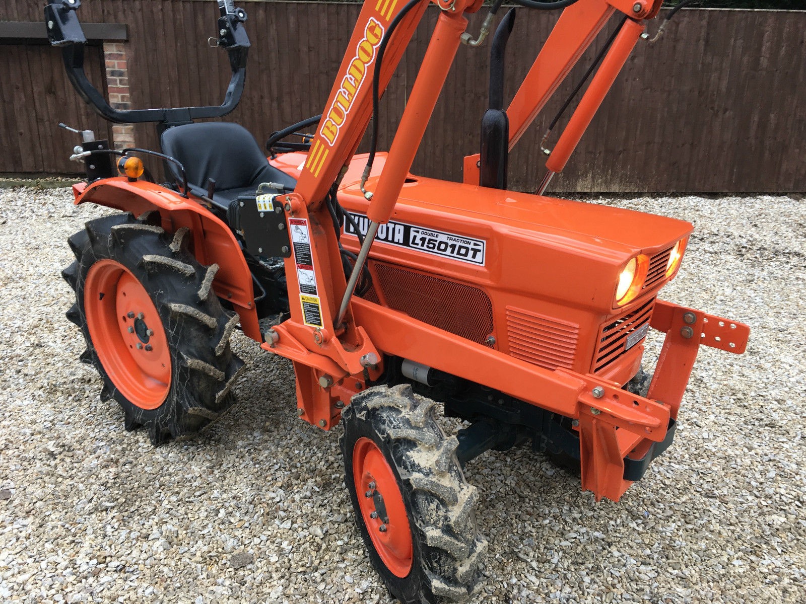 Ciągnik Kubota DT150 L-250 - stan bardzo dobry  — zdjęcie 2