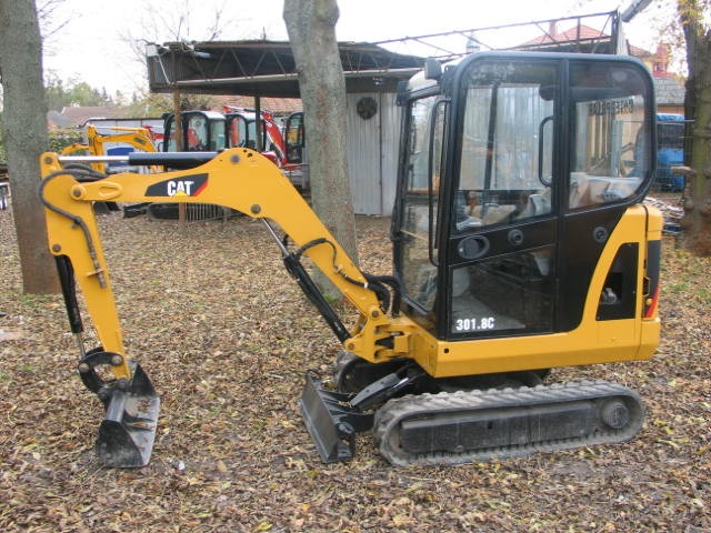 Sprzedaż minikoparek Kraków - CAT 3018C 2008 — zdjęcie 1