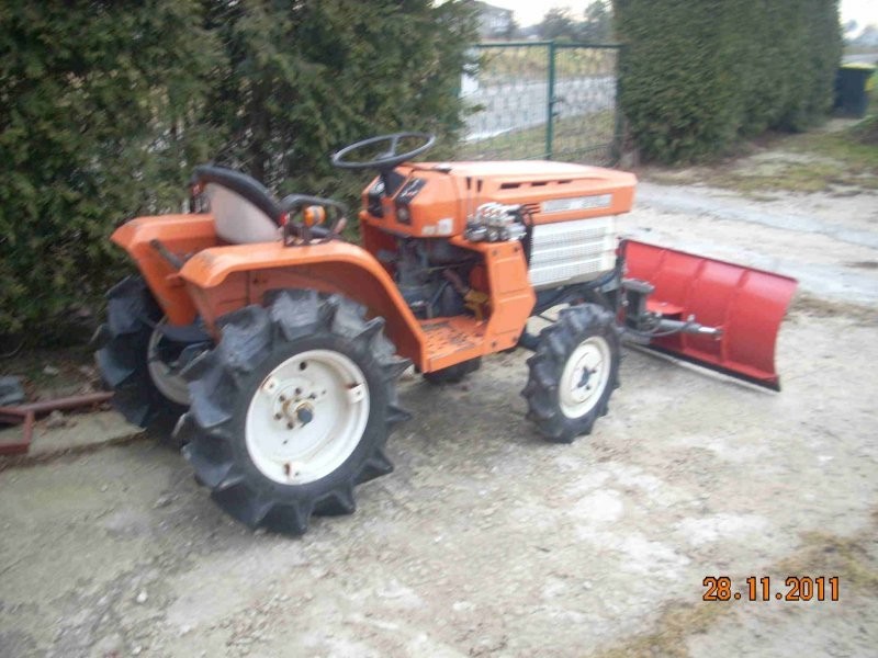 MINI CIĄGNIK KUBOTA B1400 Z PŁUGIEM DO ŚNIEGU — zdjęcie 3