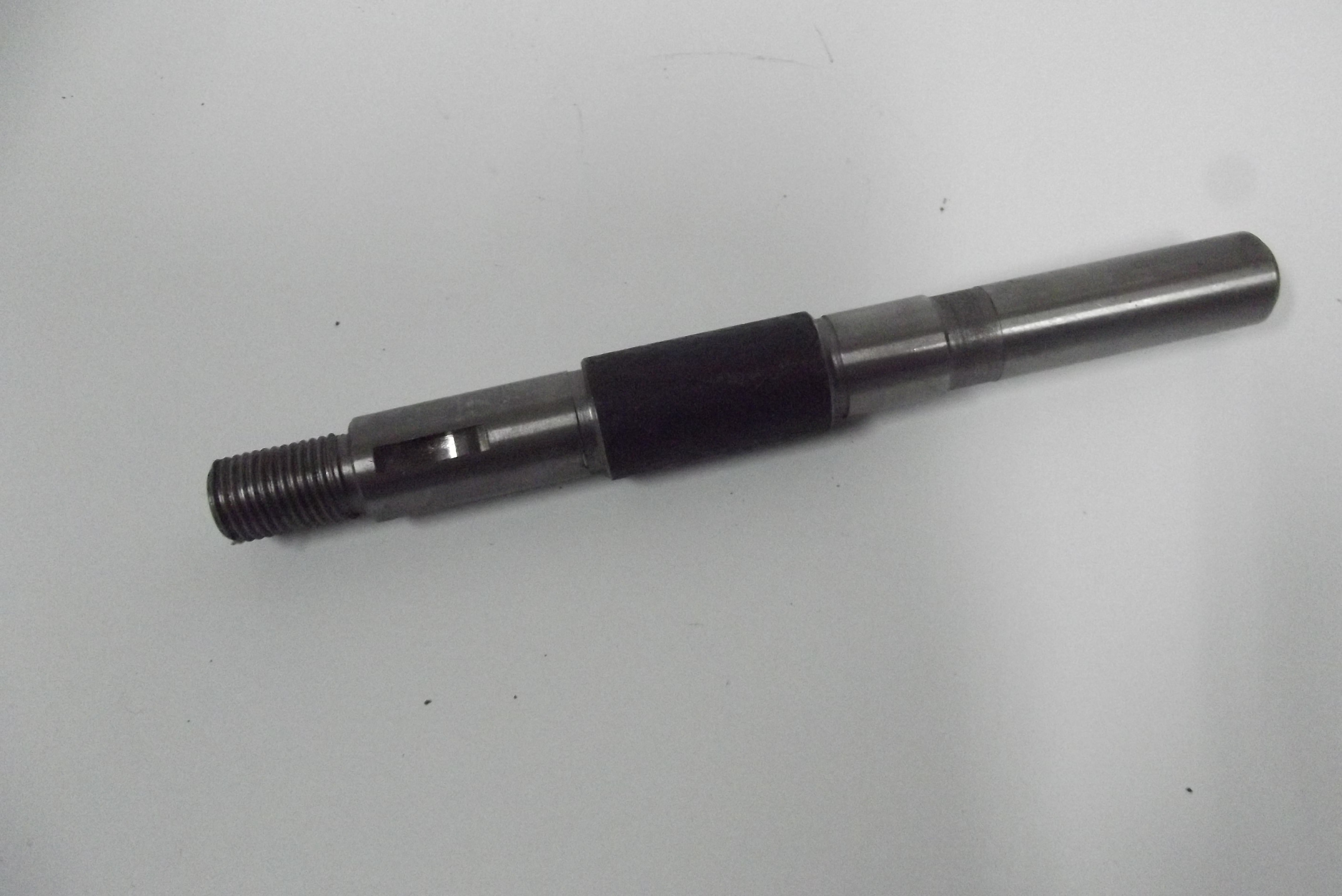 Wałek pompy wody URSUS C 330/C 360 — zdjęcie 1