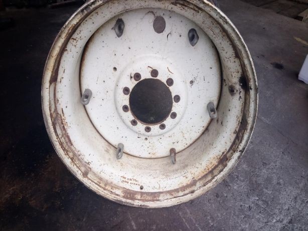 Felgi r 42 New Holland TM 165,170,175,190,195, — zdjęcie 1