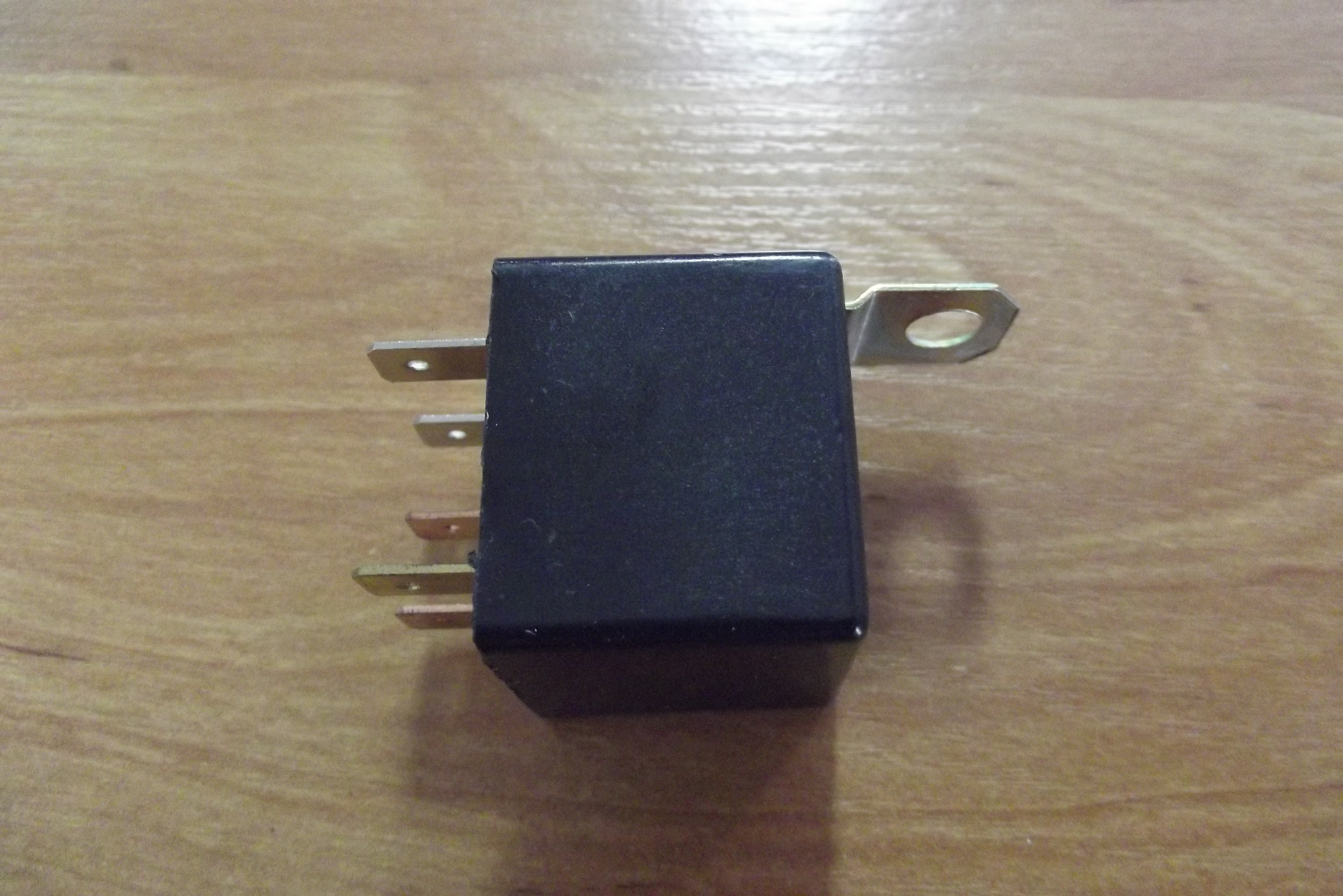 Przekaźnik MTZ 12V — zdjęcie 3