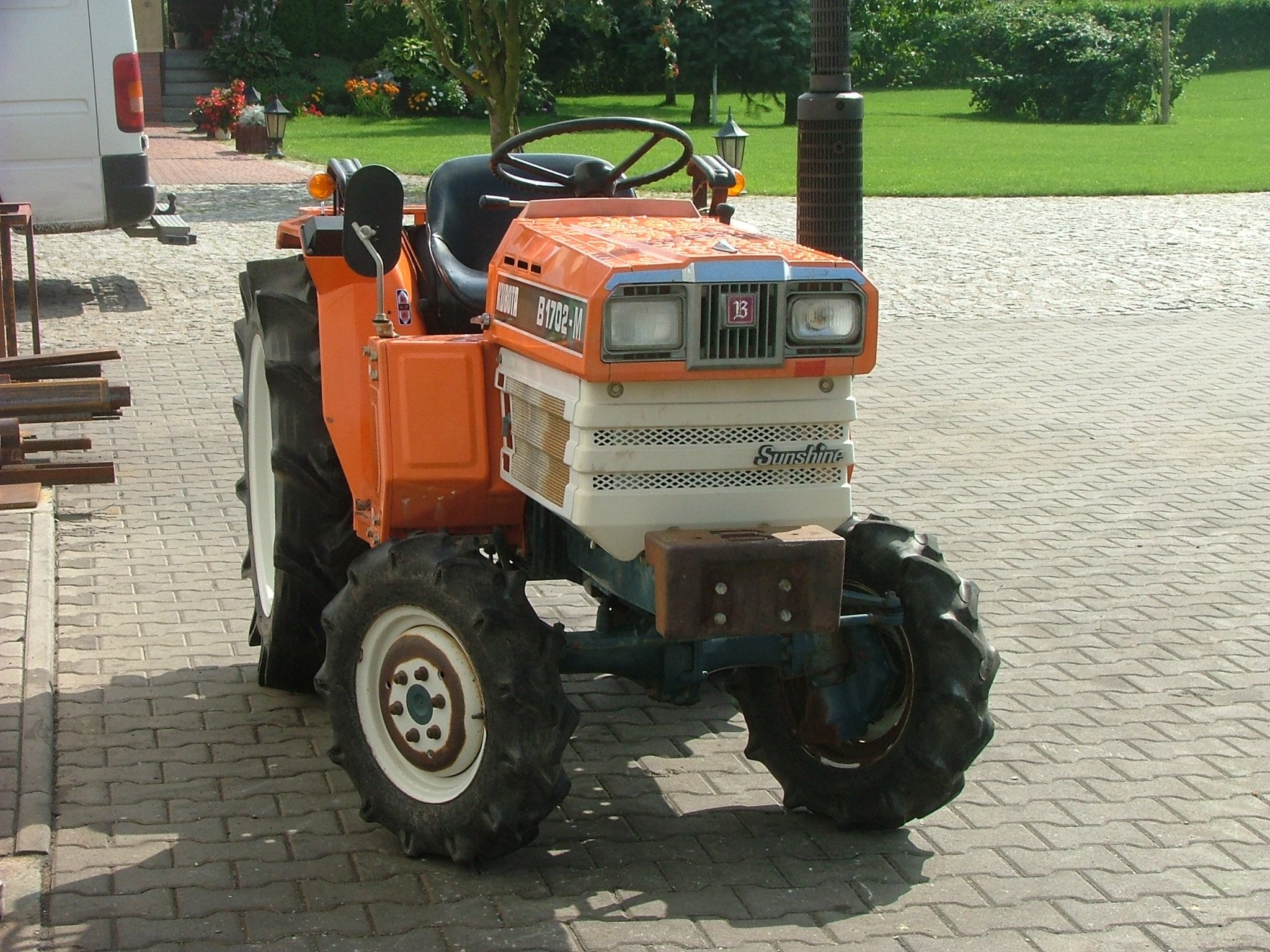 Mini traktorek Kubota B1702-M, 4x4, 17KM — zdjęcie 4